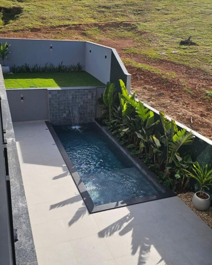 Viva o Sonho de Morar em Cambori� no Caled�nia Private Village! Imagine-se em uma casa de condom�nio exclusiva, onde o conforto e o lazer se encontram em perfeita harmonia. Localizada na desejada Rua Joaquim Garcia, no bairro Rio do Meio em Cambori�