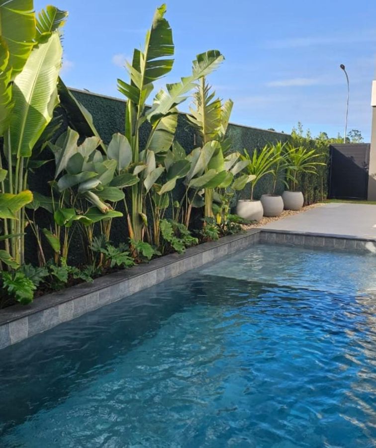 Viva o Sonho de Morar em Cambori� no Caled�nia Private Village! Imagine-se em uma casa de condom�nio exclusiva, onde o conforto e o lazer se encontram em perfeita harmonia. Localizada na desejada Rua Joaquim Garcia, no bairro Rio do Meio em Cambori�