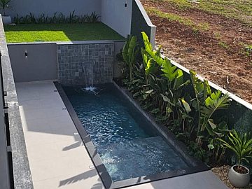 Viva o Sonho de Morar em Cambori� no Caled�nia Private Village! Imagine-se em uma casa de condom�nio exclusiva, onde o conforto e o lazer se encontram em perfeita harmonia. Localizada na desejada Rua Joaquim Garcia, no bairro Rio do Meio em Cambori�